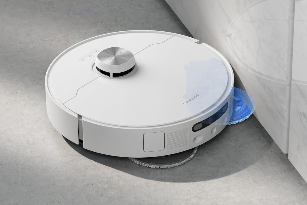 A Dreame 10s Ultra robot vacuum cleaner. Photo: Dreame