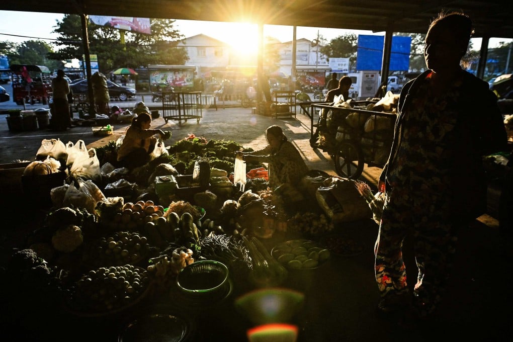 Vendors sort vegetables at a market in Naypyidaw on December 29, a day after the first phase of Myanmar’s general election. Photo: AFP