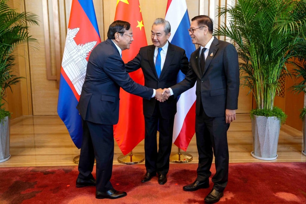 On December 29, China’s Foreign Minister Wang Yi (centre) met Cambodia’s Deputy Prime Minister Prak Sokhonn (left), who is also the country’s foreign minister, and Thailand’s Foreign Minister Sihasak Phuangketkeow in Yunnan province. Photo: Agence Kampuchea Presse/AFP