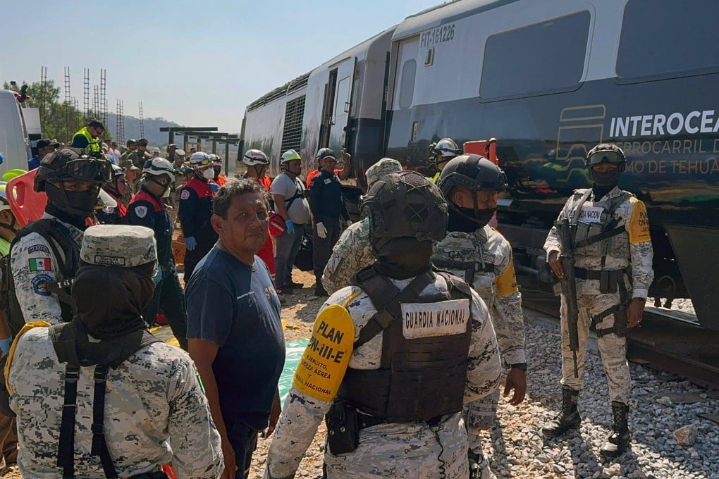 Mexican soldiers and rescue teams help passengers at the scene. Photo: AFP