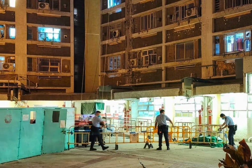 A large team of officers was deployed to Lok Wah South Estate. Photo: Handout