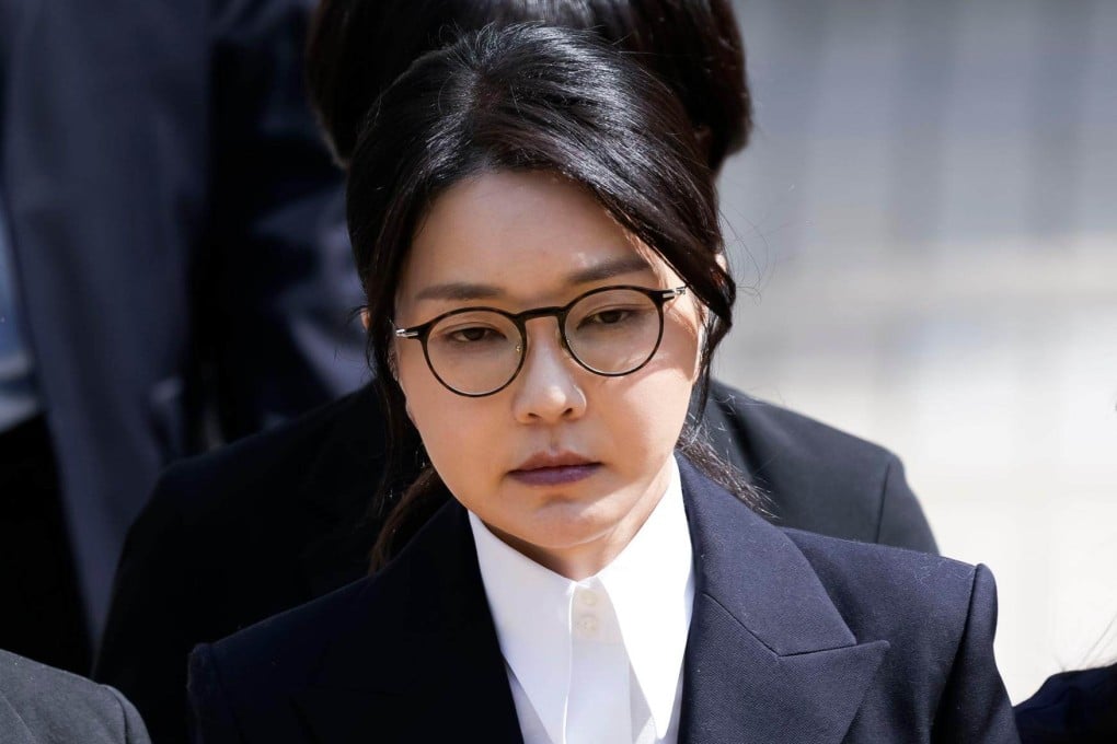 South Korea’s former first lady Kim Keon-hee leaves the Seoul Central District Court in Seocho district on August 12, after attending a court review on her arrest. Photo: Korea Times
