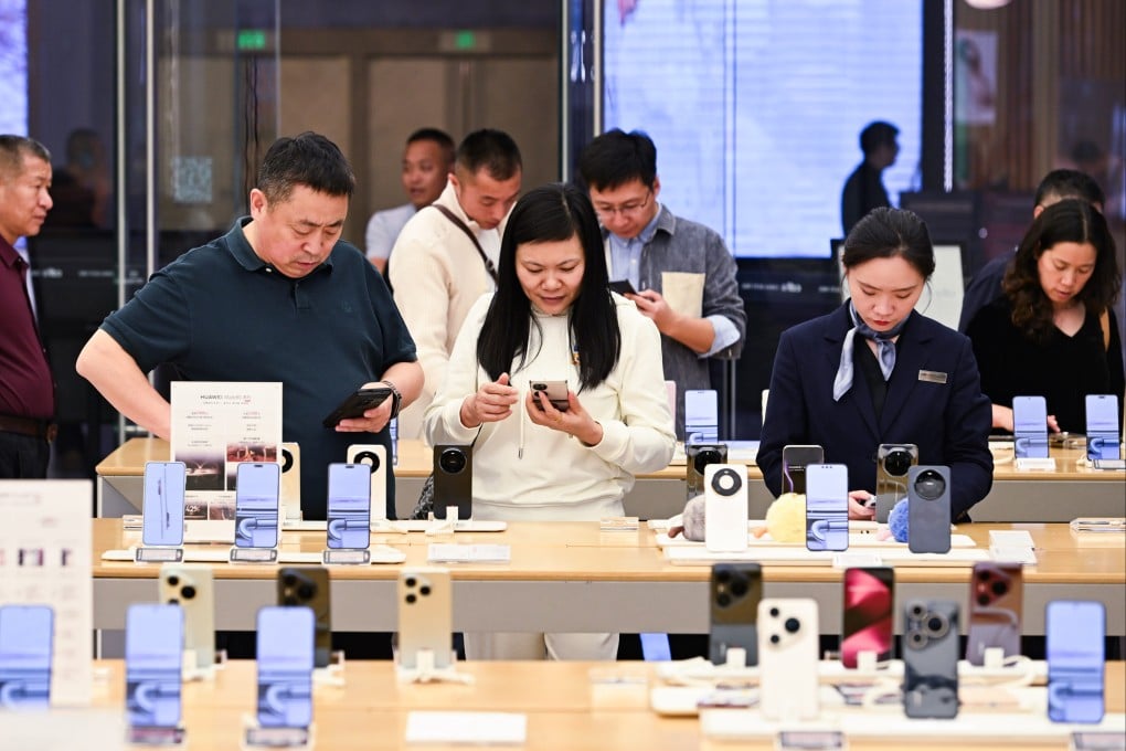 People shop at Haikou International Duty Free Shopping Complex in Haikou, south China’s Hainan province, on December 18. Photo: Xinhua