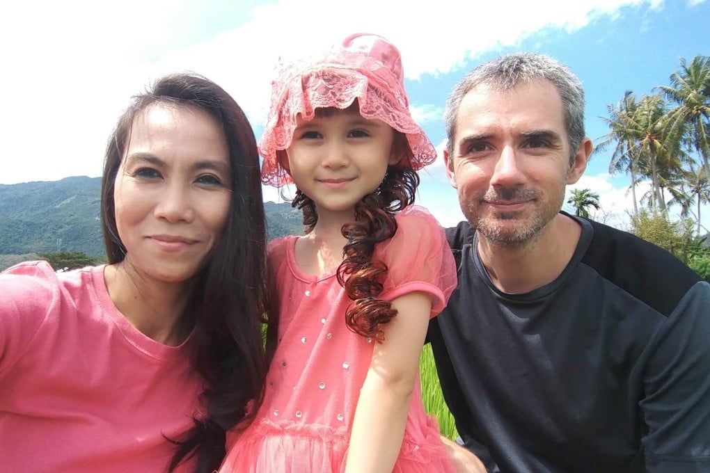 Stranded in Kuala Lumpur, Frida Pigny (left) found unexpected kindness from a Malaysian woman, who helped her family reach the airport on time. Photo: Facebook/aljamalulai