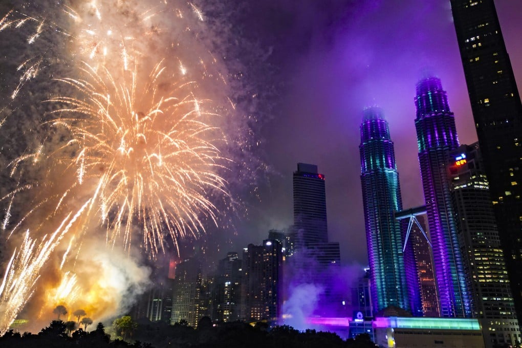 Fireworks explode near the Petronas Twin Towers during New Year’s Eve celebrations in Kuala Lumpur, Malaysia. Photo: Xinhua