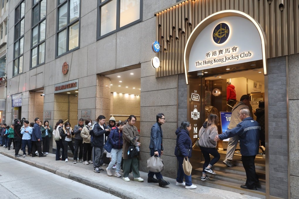 A long queue outside the Hong Kong Jockey Club’s Stanley Street betting shop on Saturday. Photo: Edmond So