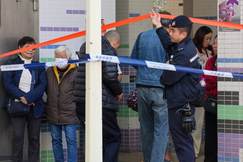 A fire broke out at Mei Yue House in Shek Kip Mei on Sunday morning,  leaving 1 dead and 8 injured. Photo: Dickson Lee