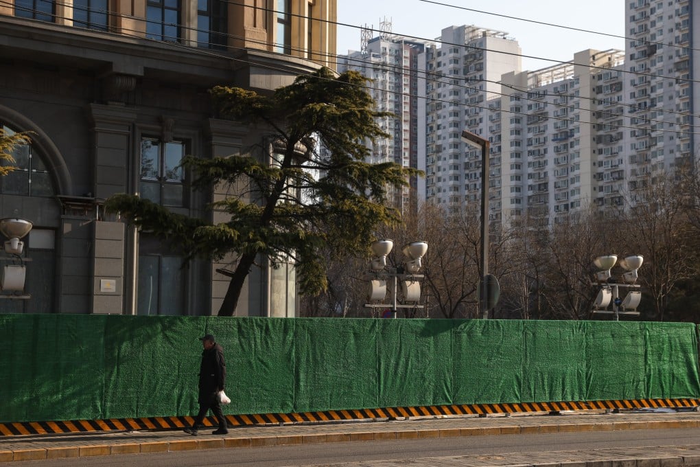 A man walks in front of residential buildings in Beijing on December 15, 2025. Photo: EPA