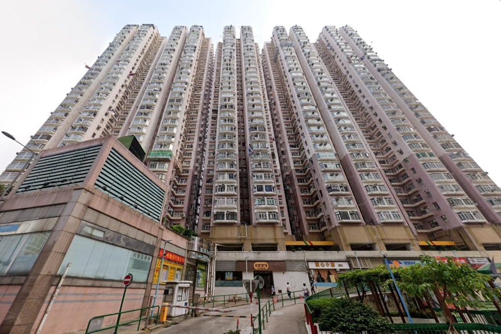 Police received a report in the early hours of Monday that a flat on the 33rd floor of Tai Yuan House at Tsuen Wan Centre was on fire. Photo: Google Maps