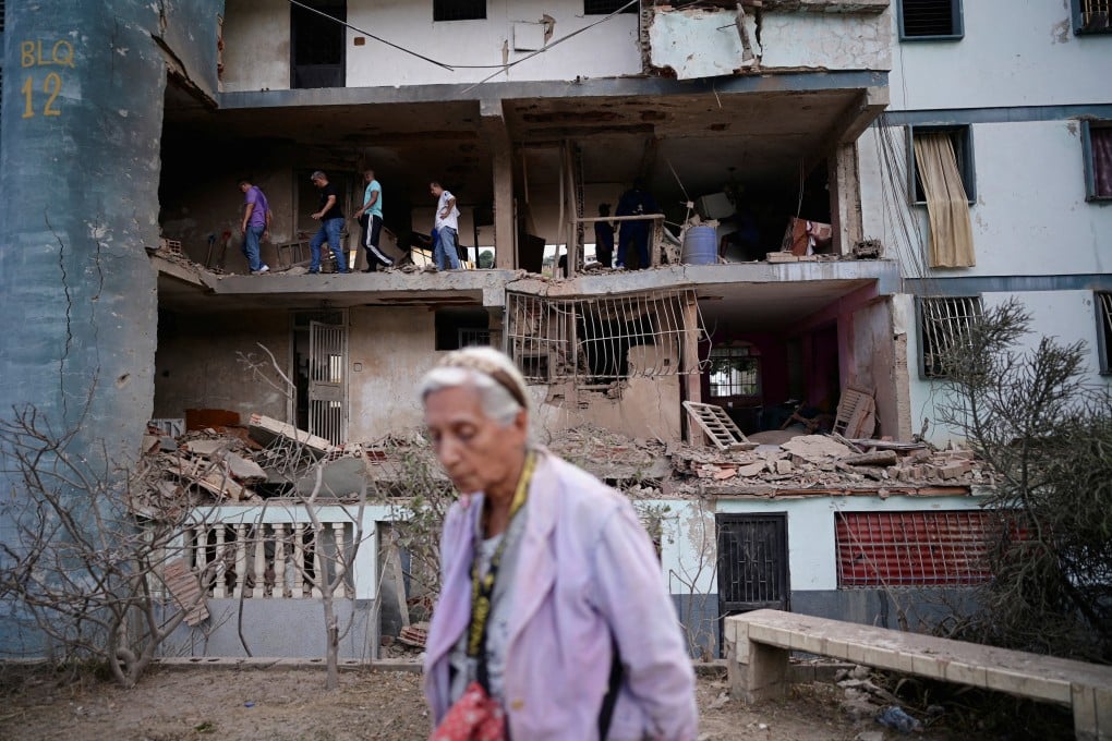 People look for personal belongings among the rubble following US strikes in Catia La Mar, Venezuela, on January 4. Photo: Reuters