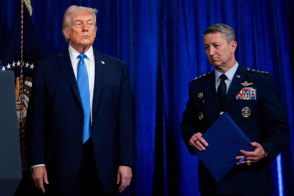 US President Donald Trump and the Chairman of the Joint Chiefs of Staff John D. Caine at a news conference  on Saturday about the US attack on Venezuela. Photo: EPA