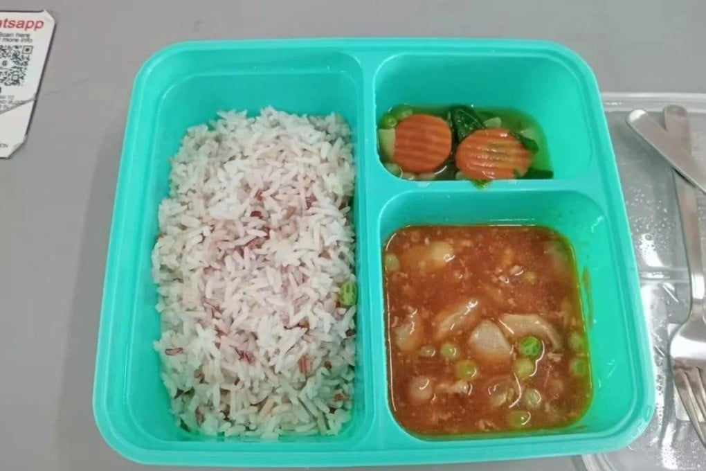 An image of a bento box meal purportedly served to students at Singapore’s Hwa Chong Institution was shared on social media. Photo: Reddit/Taenyfan95