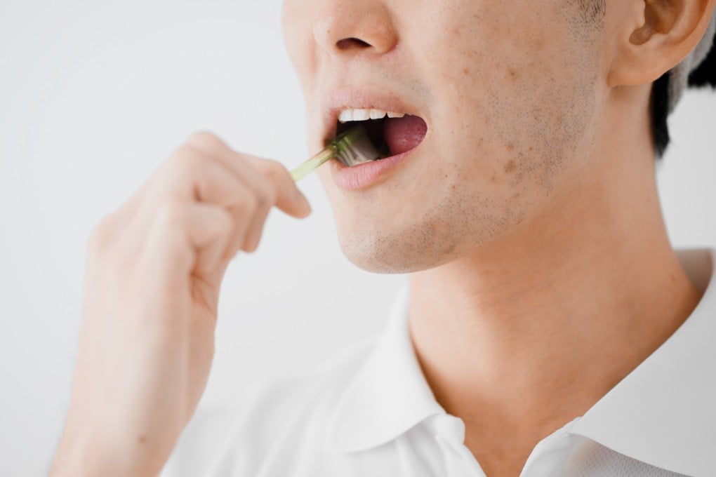 Brushing one’s teeth is a basic part of oral hygiene today. Centuries ago, Chinese people used chewing sticks, among other methods, to keep their teeth clean. Photo: Shutterstock