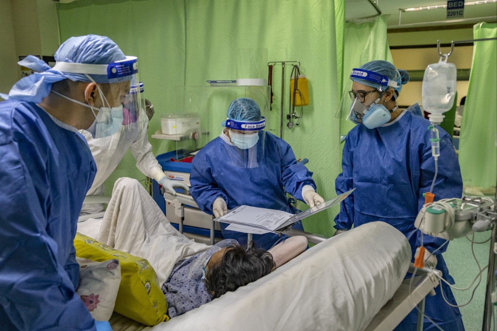 Medical professionals attend to a patient at the government-run National Kidney and Transplant Institute in Quezon City, Metro Manila, the Philippines. Photo: Getty Images