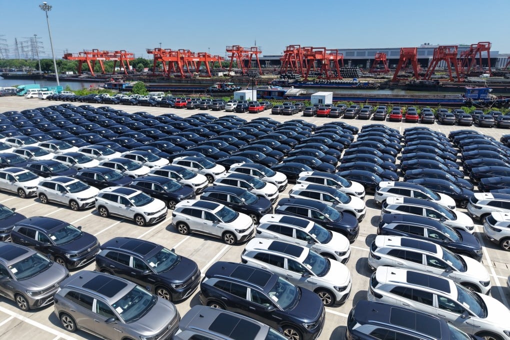 A drone photo taken on June 29 shows electric vehicles parked at an export terminal at the Hangzhou section of the Beijing-Hangzhou Grand Canal in Hangzhou, east China’s Zhejiang province. Photo: Xinhua