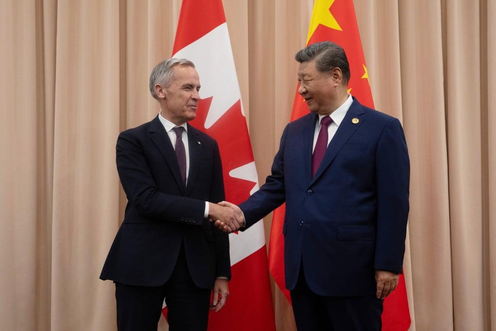 Canadian Prime Minister Mark Carne shakes hands with President Xi Jinping at the start of a meeting in Gyeongju, South Korea, on October 31, 2025. Photo: AP