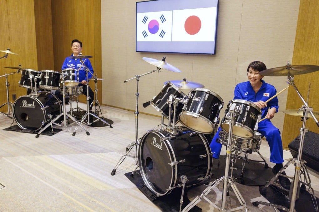 Japanese Prime Minister Sanae Takaichi (right) and South Korean President Lee Jae Myung during a drum session after their summit in Nara on Tuesday. Photo: Cabinet Public Affairs Office/Kyodo