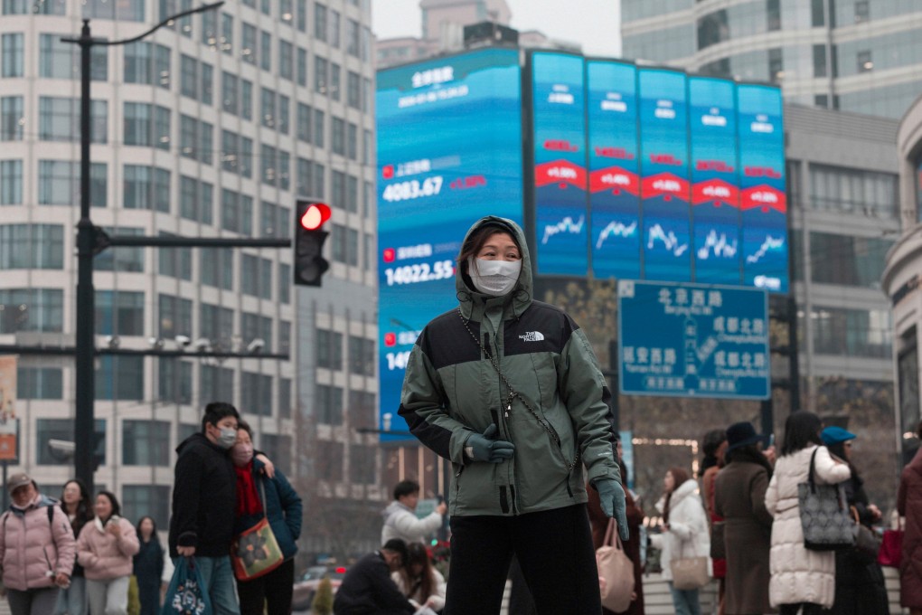 People walk near a screen displaying stock exchange and economic data in Shanghai on January 6, 2026. Photo: EPA