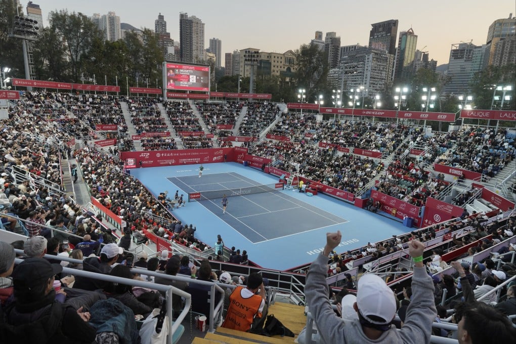 Fans cheer during a semifinal of the Bank of China Hong Kong Tennis Open at Victoria Park on January 10. Photo: Karma Lo