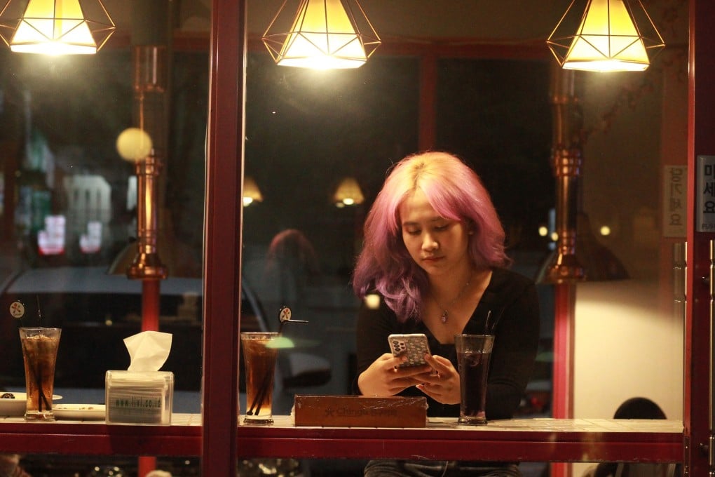 Around the world, more people are growing up as only children; marrying late, if at all; having children late, if at all; and living alone in old age. Photo: Shutterstock