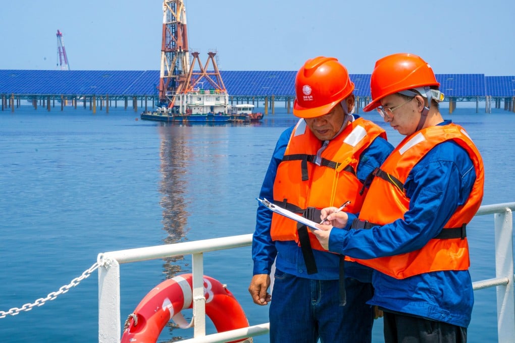 Staff members of the State Grid Yantai electric power supply company work at an offshore photovoltaic power project in the waters of Zhaoyuan city, eastern China’s Shandong province on November 15, 2024. Photo: Xinhua