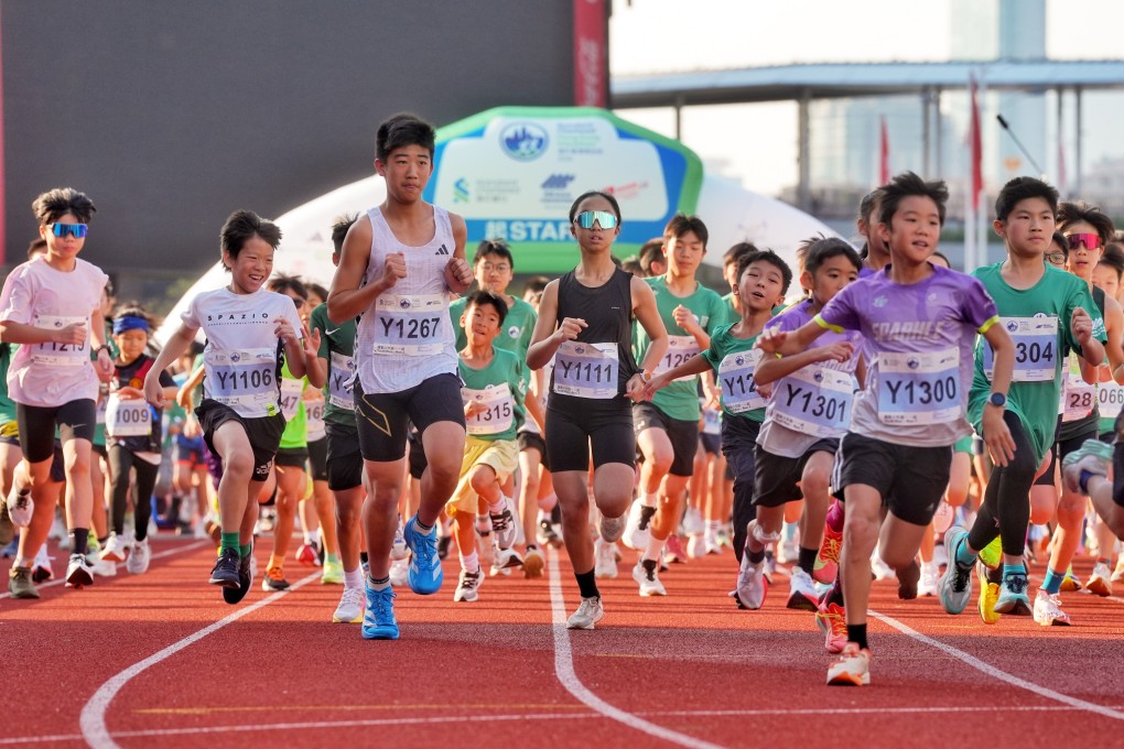 Youngsters off to a quick start in the new youth race. Photo:  Elson Li