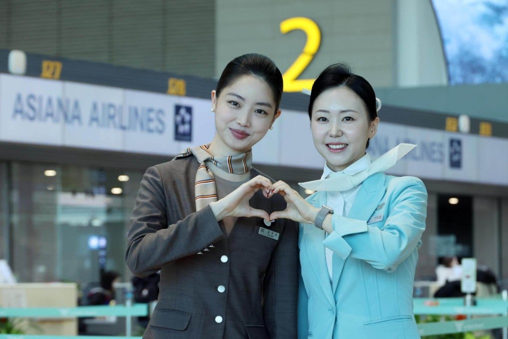 Flight attendants of Asiana Airlines (left) and Korean Air pose at Incheon International Airport’s Terminal 2 in South Korea. Photo: The Korea Times