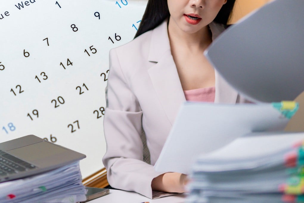 A recruiter from China Life insurance has sparked controversy by telling a job candidate with a bachelor’s degree that they did not deserve weekends off. Photo: SCMP composite/Shutterstock