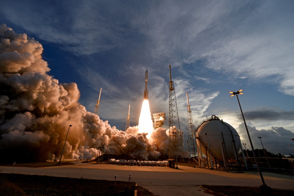 A United Launch Alliance Atlas V rocket lifts off carrying Amazon’s Project Kuiper internet network satellites from the Cape Canaveral Space Force Station in Florida in April 2025. Photo: Reauters