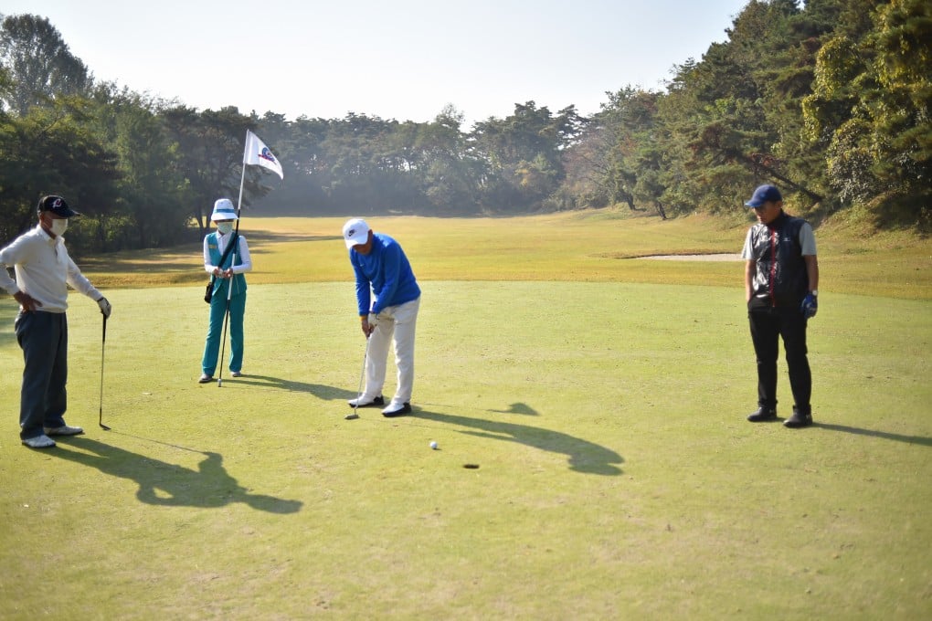 A contestant putts the ball during an autumn golf tournament at the Pyongyang Golf Course in October, 2022. Photo: AFP
