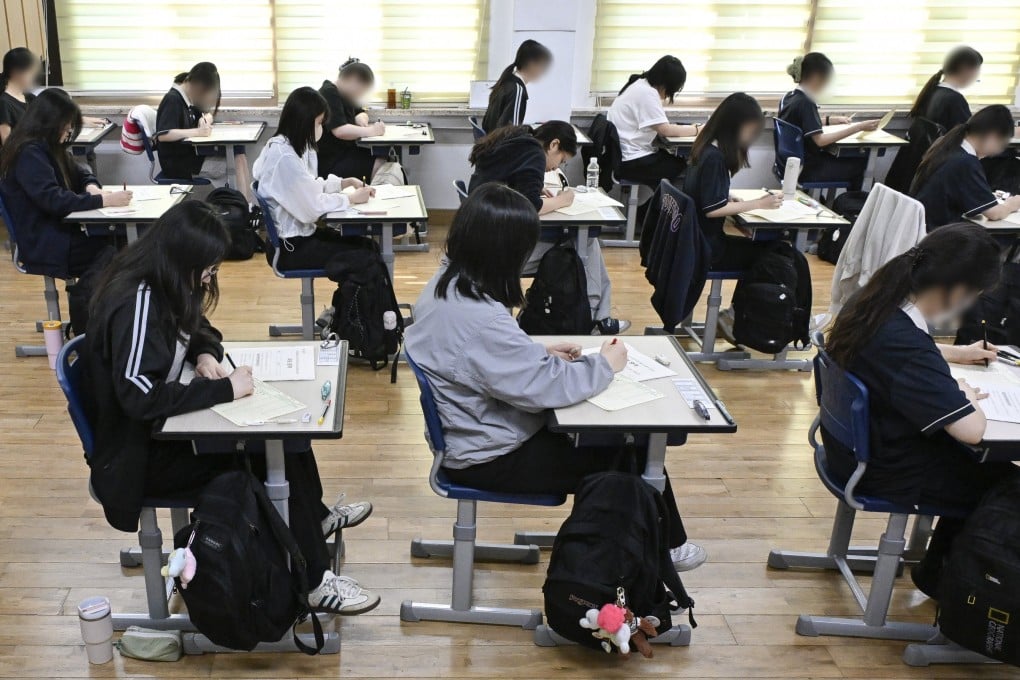 High-school seniors sit for a nationwide mock test in Seoul on June 4, 2025, ahead of the national college entrance exam.  Photo: Yonhap/EPA-EFE