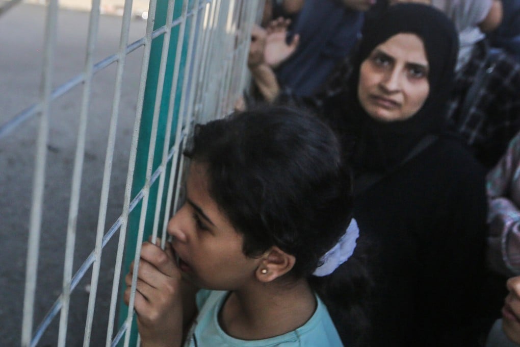 People wait outside the border crossing between the Gaza Strip and Egypt in Rafah in November 2023. Photo: dpa