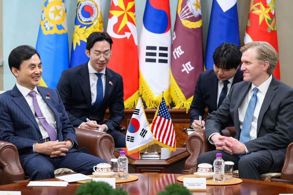 South Korean Defence Minister Ahn Gyu-back (left) speaks with US undersecretary of defence for policy Elbridge Colby (right) during their meeting in Seoul on January 26. Photo: AFP/ South Korean Defence Ministry