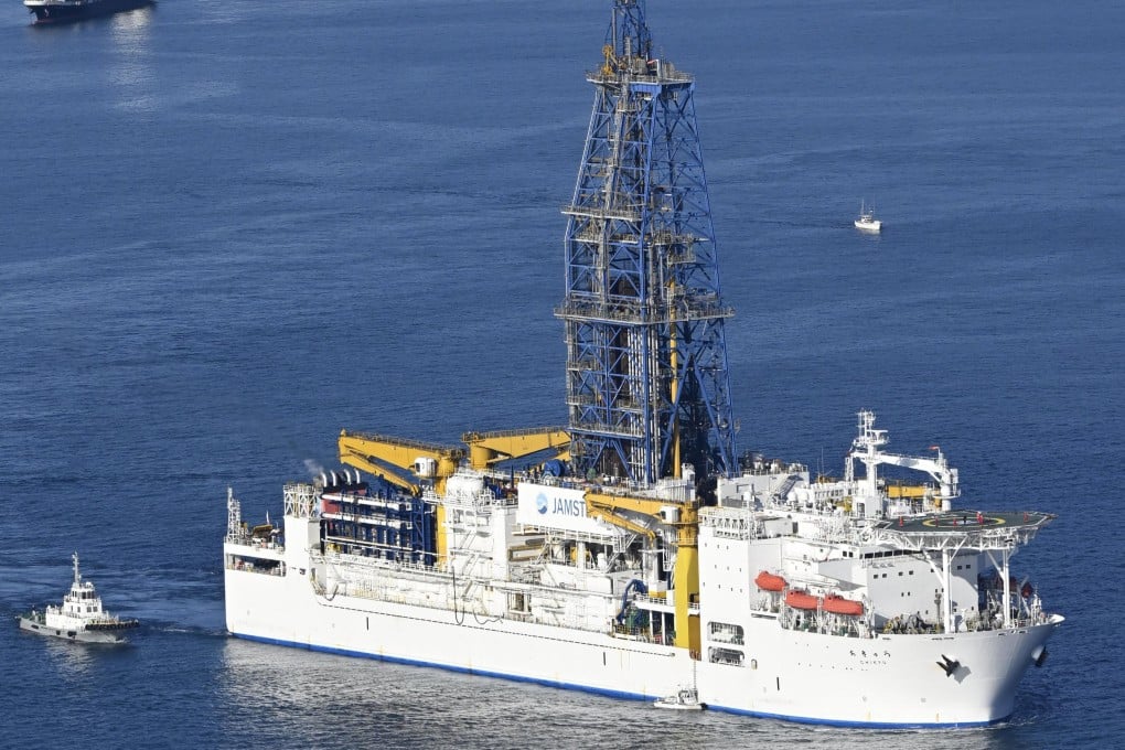The Japan Agency for Marine-Earth Science and Technology’s Chikyu research vessel leaves a Shizuoka port to collect rare earth mud off Minamitori Island on January 12. Photo: Kyodo