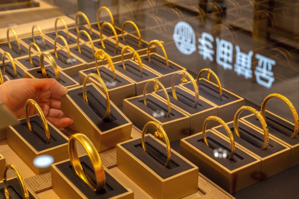 Chinese retail investors had rushed to capitalise on the unprecedented rally in global gold prices in recent months, leading many to put their funds into the online metals trading platform JWR. Photo: Xinhua