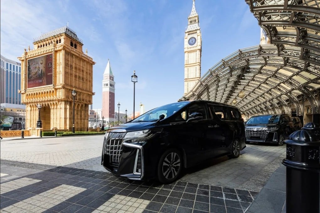 Hongkongers can now book limousine rides to Macau on the Uber app. Photo: Handout