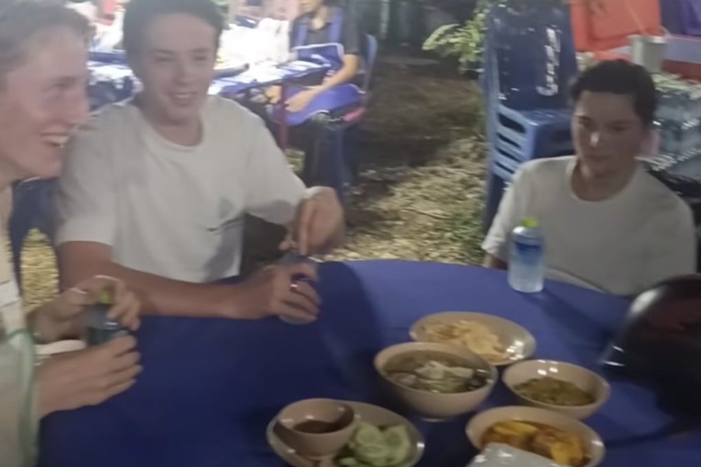A Thai family offering food to a group of tourists who are searching for a restaurant and wander into a funeral by mistake in the city of Nakhon Si Thammarat. Photo: Facebook/Charantorn Chaloemkiad