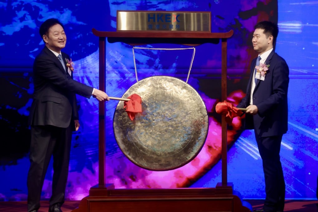 Muyuan Foods chairman Qin Yinglin (left) takes part in the company’s listing ceremony at Hong Kong Exchanges and Clearing on February 6, 2026. Photo: Jonathan Wong