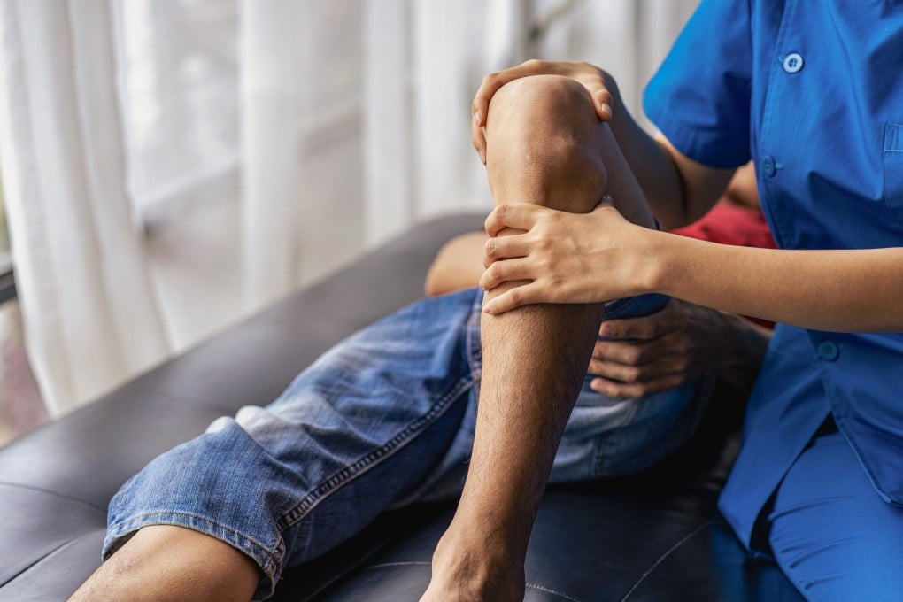 In principle, direct access to physiotherapy means that someone with persistent pain can book a physiotherapist for assessment, treatment and advice and be referred to a doctor if red flags appear. In practice, the current framework in Hong Kong relies on tightly defined pathways. Photo: Shutterstock