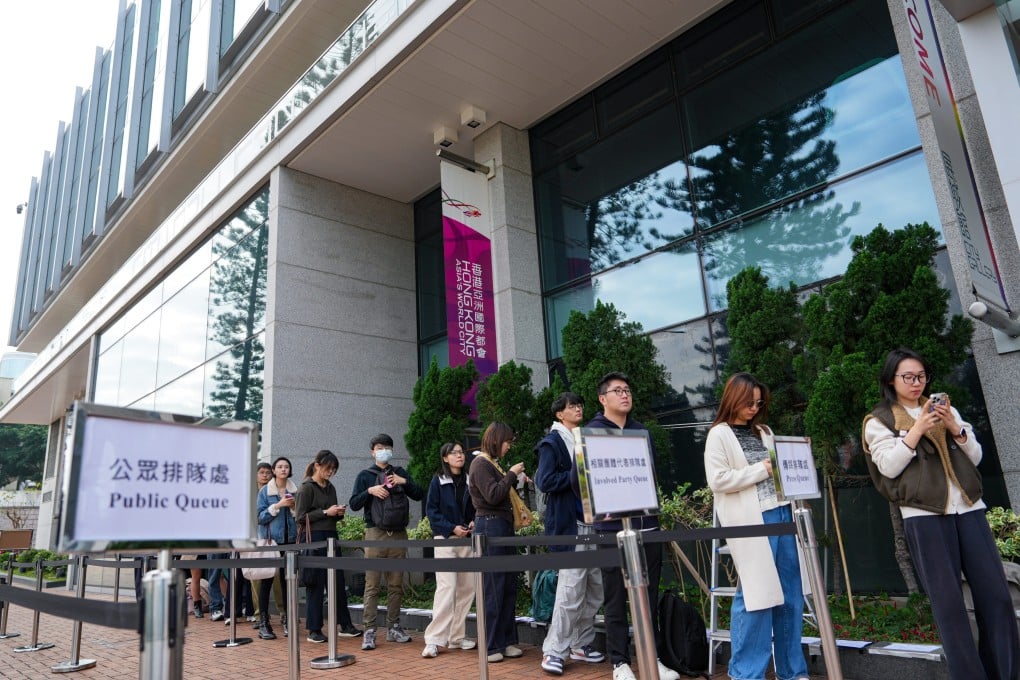 Residents queue for a place at the independent committee’s first public meeting on Thursday. Photo: Sam Tsang