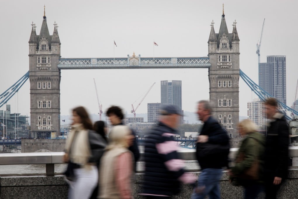 People cross London Bridge, with Tower Bridge in the background, in London in 2024. Photo: EPA-EFE