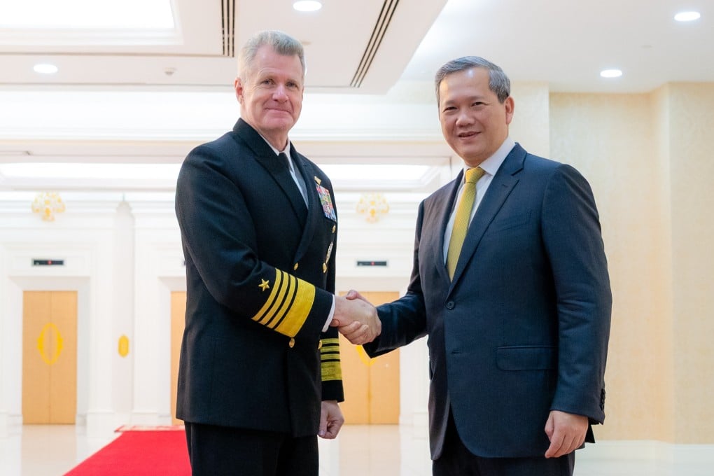 Cambodian Prime Minister Hun Manet (right) shakes hands with Samuel Paparo, commander of the US Indo-Pacific Command, in Phnom Penh on January 26. Photo: Agence Kampuchea Press via AP