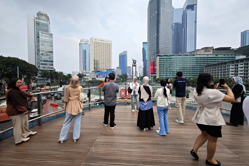 Residents stand on a skydeck at a main roundabout in Jakarta, Indonesia in August 2025. Photo: EPA