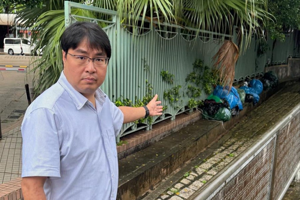 District councilor Poon Chi-shing has been warned after parking his car in a spot obstructing emergency vehicle access at Kwai Fong Plaza. Photo: Handout