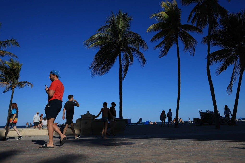 People enjoy the beach as well as the Hollywood Beach boardwalk on February 10 in Hollywood, Florida. Hollywood, also known as the “Quebec of the South,” has seen fewer French-Canadian tourists in 2026 due to recent tensions between the US and Canada. Photo: Getty Images / AFP
