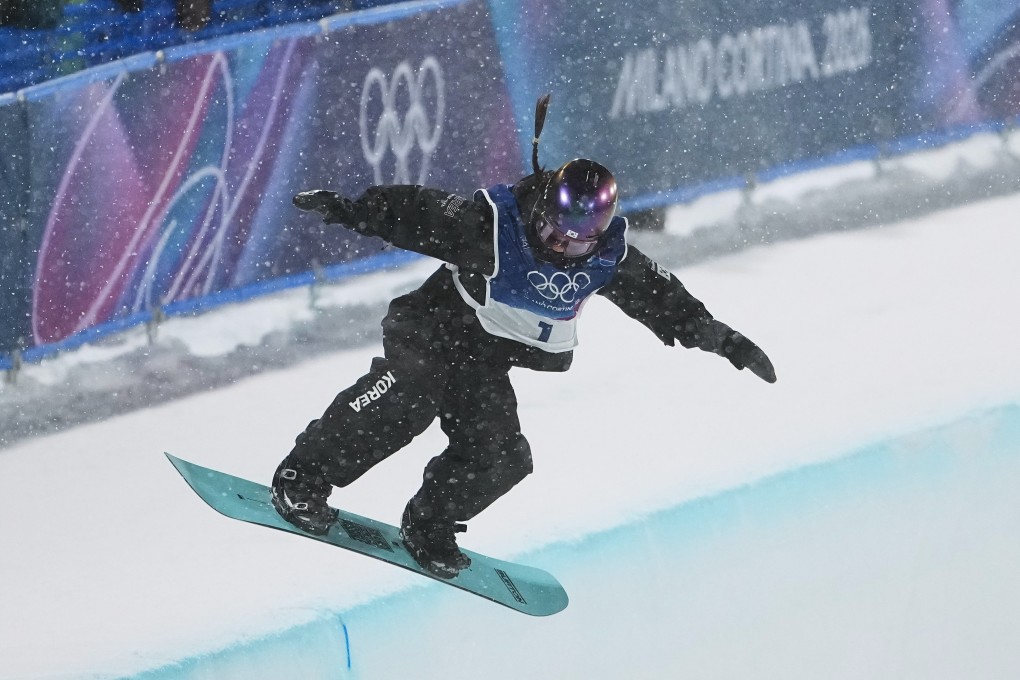 South Korea’s Choi Ga-on won the snowboarding halfpipe final by posting the highest score on her third and only successful run on Thursday. Photo: AP