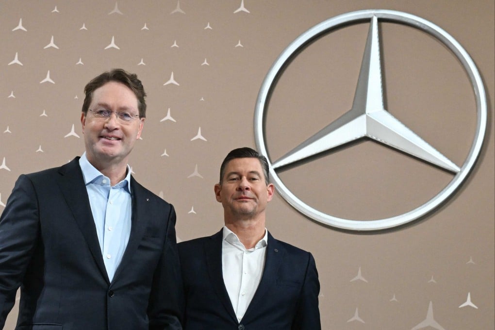 Ola Kaellenius, CEO of Mercedes-Benz Group (left) and CFO Harald Wilhelm, pose at the company’s annual results conference on February 12, 2026. Photo: AFP