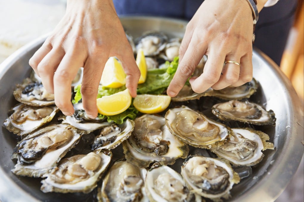 The Centre for Food Safety has warned diners to avoid eating raw oysters for the time being following the emergence of two new clusters of norovirus-related food poisoning. Photo: Getty Images