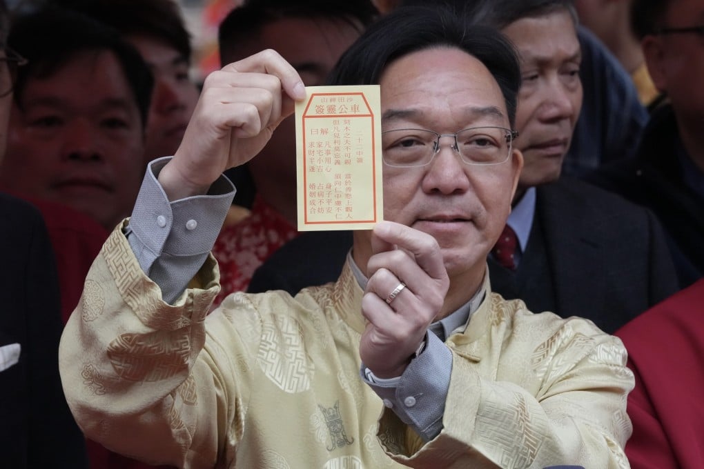 Kenneth Lau, chairman of the Heung Yee Kuk, takes part in the fortune stick drawing ritual at Che Kung Temple in Sha Tin on February 18, the second day of Lunar New Year. Photo: Jelly Tse