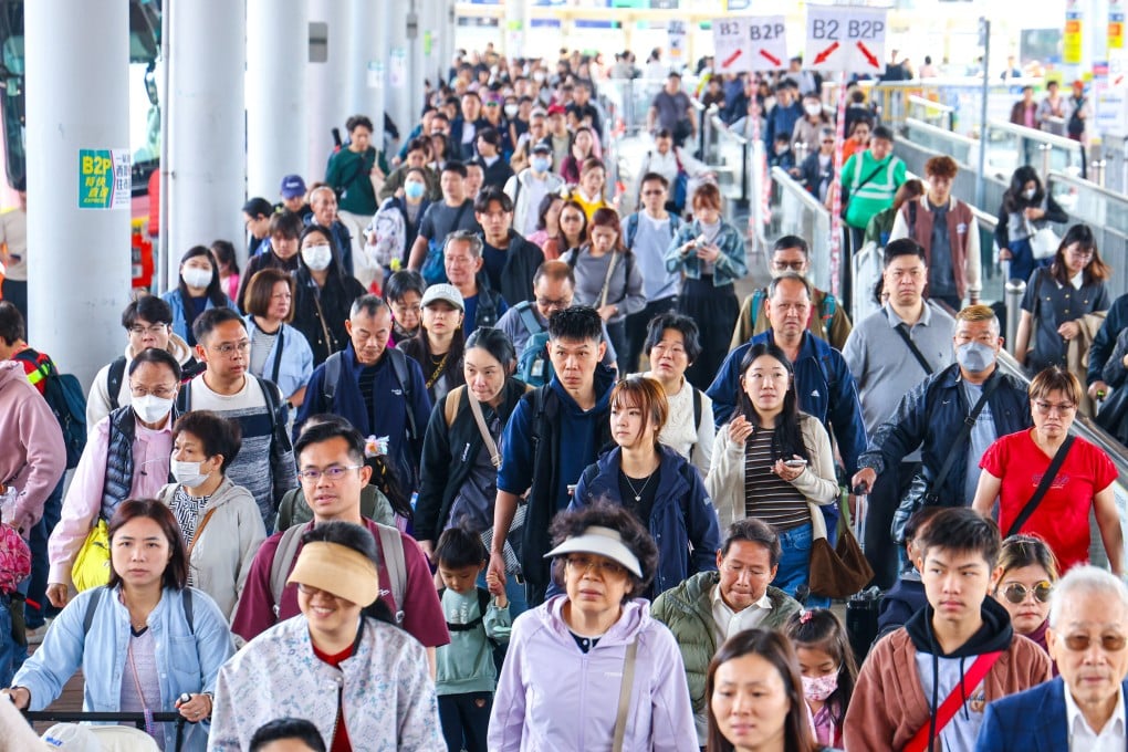 Crowds of travellers at the Shenzhen Bay Bridge border crossing on Thursday. Photo: Dickson Lee